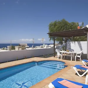 Villa 2 Bedroom 'the Bungalow' With Private Heated Pool., Puerto del Carmen (Lanzarote)